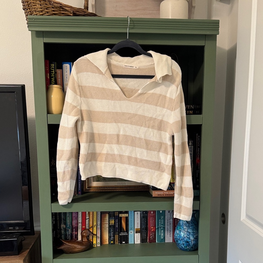 moon & madison Beige and White V-Neck Sweater